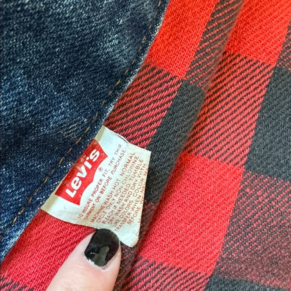 Levi's Blue Denim Jacket with Red Lining - Picture 4 of 6